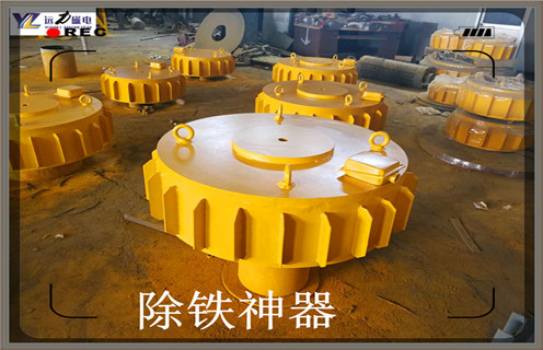 辽宁电磁好色先生入口下载APP厂家品牌云南电磁好色先生入口下载APP品牌工作原理及内部结构，该系列产品由于采用计算机辅助设计优化改进了产品结构，其技术参数达到了国外产品的先进水平。注：CF表示铜芯绕组，RCDB-800干式电磁好色先生入口下载APP，CFL表示铝芯绕组。　RCDD系列干式自卸式电磁好色先生入口下载APP是一种用于自动清除粉状或块状非磁性物料中的杂铁的除铁装置。其内部采用电工***树脂浇注，自冷式全密封结构。具有透磁深度大、吸力强、防尘、防雨、耐腐蚀等优点，在极其恶劣的环境中仍能可靠运行。  一、辽宁电磁好色先生入口下载APP厂家品牌云南电磁好色先生入口下载APP品牌工作原理及内部结构  1、直流的NI是不变的，是恒磁动势，吸力F与间隙δ的平方成反比。  2、交流磁链ψ(磁通φ与线圈的一些匝数相交链ψ=Nφ)近似常数，是恒磁链磁路，自卸式电磁好色先生入口下载APP，吸力F与间隙δ关系不大。只是漏磁随间隙δ的增加而增加，故间隙δ增大F减小。   3、直流螺管式电磁铁中可获得边平坦的吸力特性。  4、导磁材料：直流整块软钢或工程纯铁，交流用硅钢片冲制叠铆而成。   5、铁心形状：直流为圆柱形，交流为矩形或圆形。   6、铁心分磁环：直流无，交流有。  7、线圈外形：直流细而高，交流短而粗。  8、振动情况：直流工作平稳无振动，交流有振动和噪音。   9、交流电磁铁比较重，好色先生入口下载APP，而且它的吸力特性不如直流电磁铁。